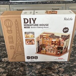 ROLIFE DIY MINIATURE HOUSE BECKA'S BAKING HOUSE NWT
